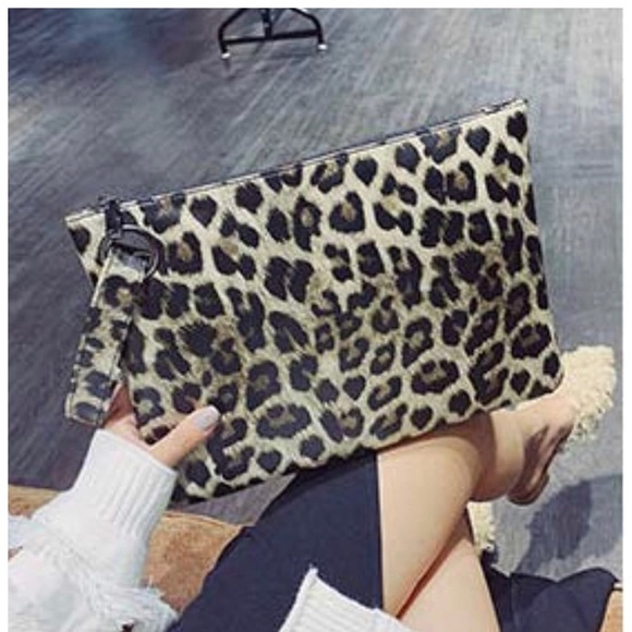 GORGEOUS OVERSIZED LEOPARD PRINT WRISTLET - Picture 5 of 10